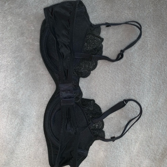 Victoria Secret Bra - Picture 2 of 3